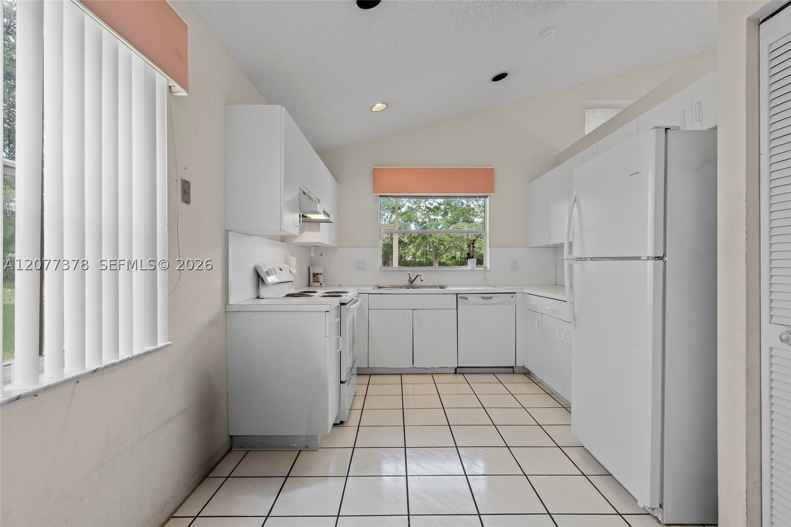 Real estate property located at 113 Bayridge Dr, Broward, Sector 4 - 1st Addition, Weston, FL