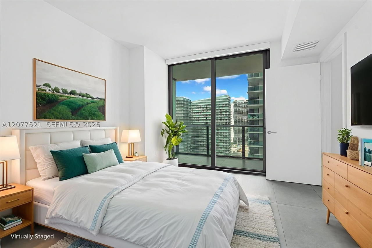 Real estate property located at 1300 Miami Ave #2811, Miami-dade, Dua Miami, Miami, FL