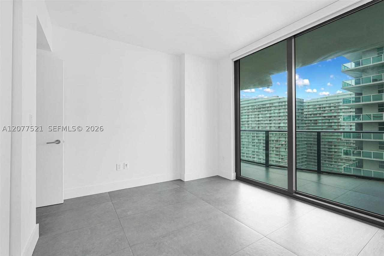 Real estate property located at 1300 Miami Ave #2811, Miami-dade, Dua Miami, Miami, FL