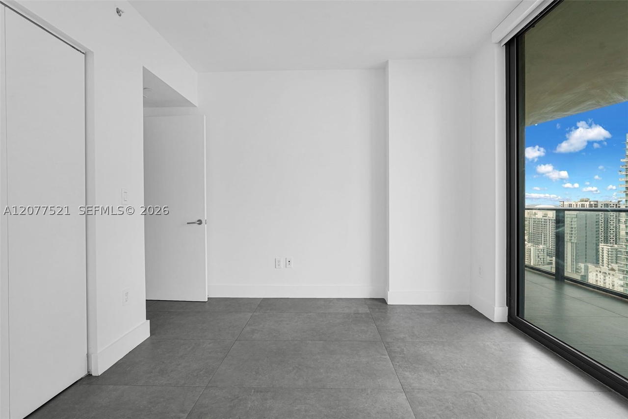 Real estate property located at 1300 Miami Ave #2811, Miami-dade, Dua Miami, Miami, FL
