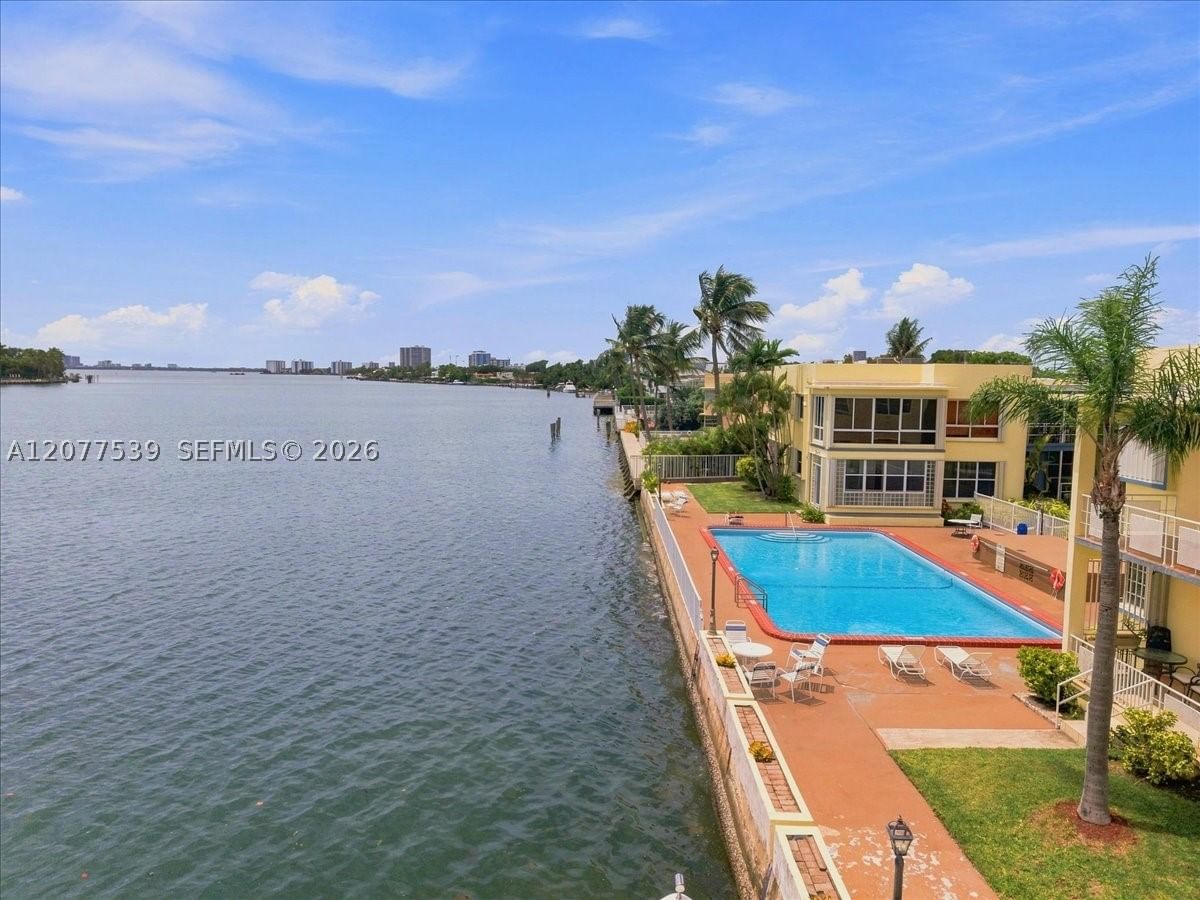 Real estate property located at 910 Bay Dr #15, Miami-dade, Miami Bayside Condo, Miami Beach, FL