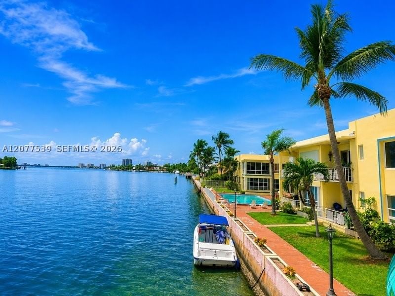 Real estate property located at 910 Bay Dr #15, Miami-dade, Miami Bayside Condo, Miami Beach, FL