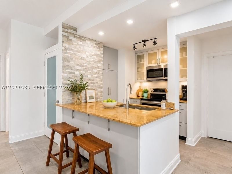 Real estate property located at 910 Bay Dr #15, Miami-dade, Miami Bayside Condo, Miami Beach, FL
