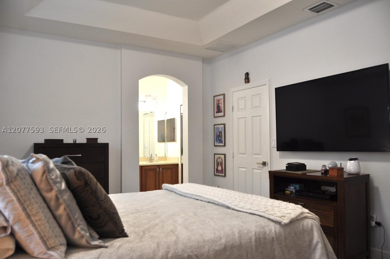 Real estate property located at 7940 108th Pl, Miami-dade, Islands At Doral 1st Addn, Doral, FL