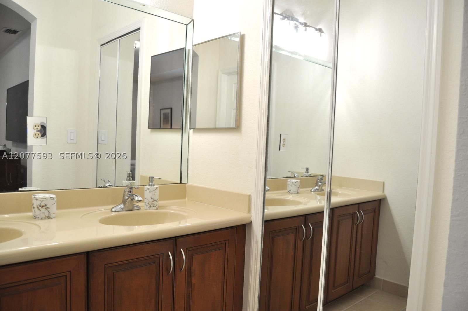 Real estate property located at 7940 108th Pl, Miami-dade, Islands At Doral 1st Addn, Doral, FL