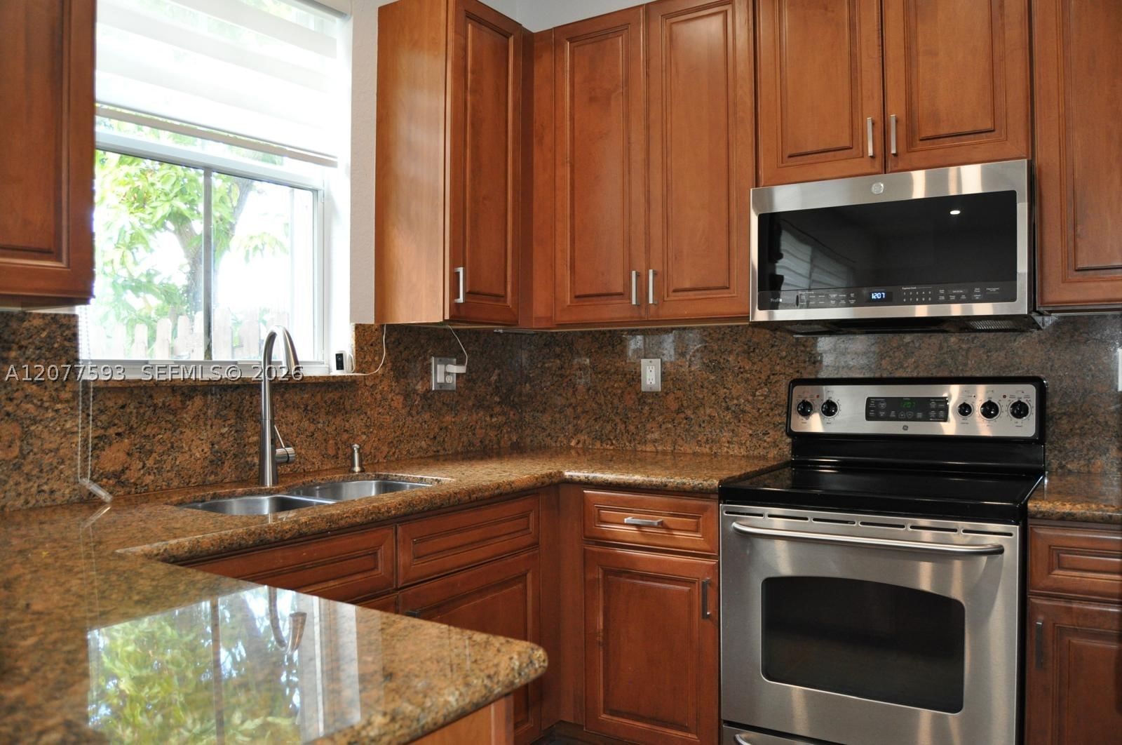 Real estate property located at 7940 108th Pl, Miami-dade, Islands At Doral 1st Addn, Doral, FL