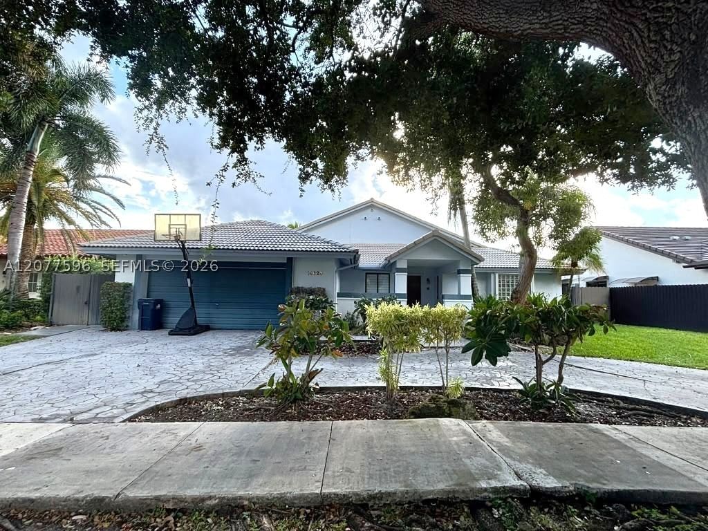 Real estate property located at 14629 Glencairn Rd, Miami-dade, Miami Lakes-lake Elizabet, Miami Lakes, FL