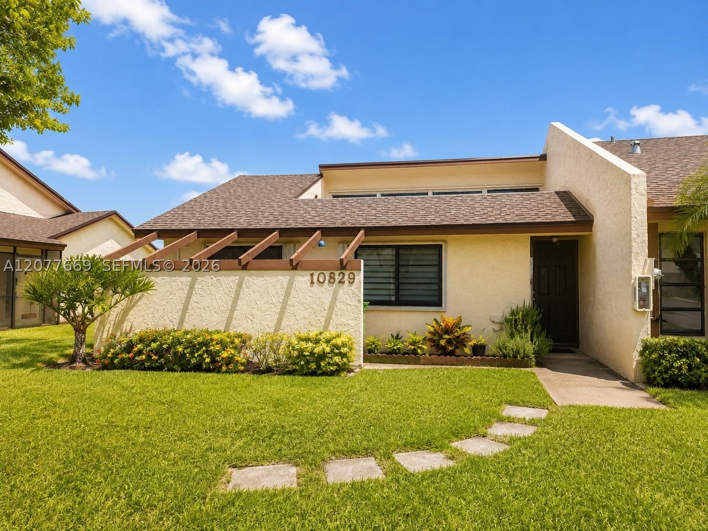 Real estate property located at 10829 30th Pl #221, Broward, North Lake Townhomes Cond, Sunrise, FL