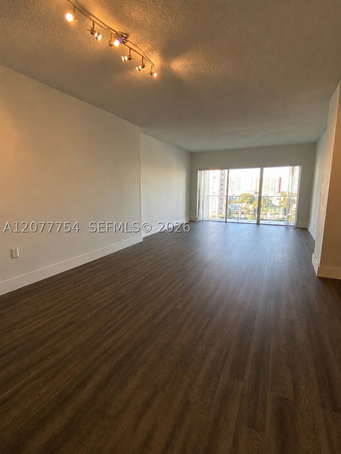 Real estate property located at 500 Bayview Dr #825, Miami-dade, Arlen House West Condo, Sunny Isles Beach, FL