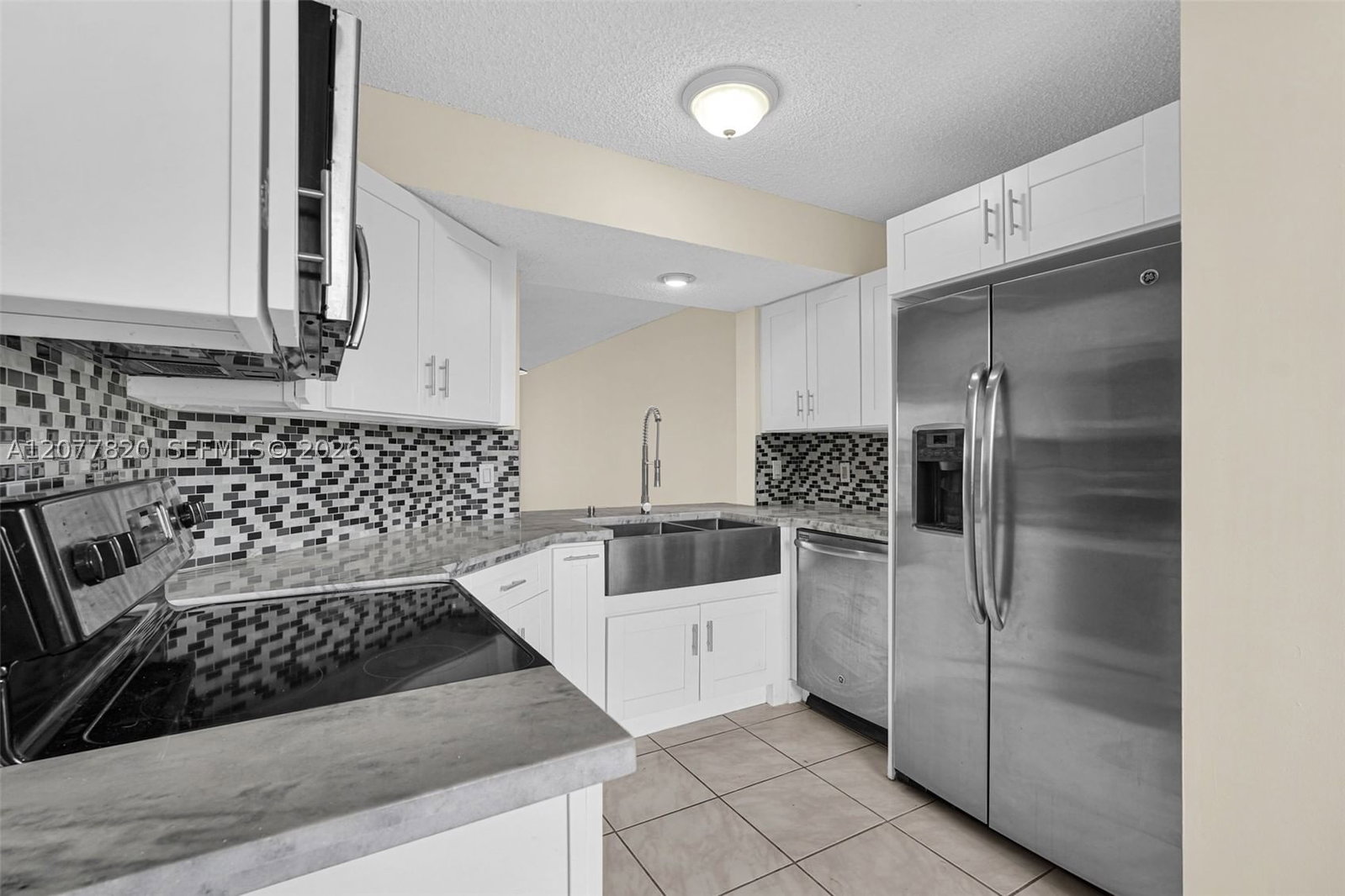 Real estate property located at 117 Lake Emerald Dr #204, Broward, Lake Emerald Condominium, Oakland Park, FL