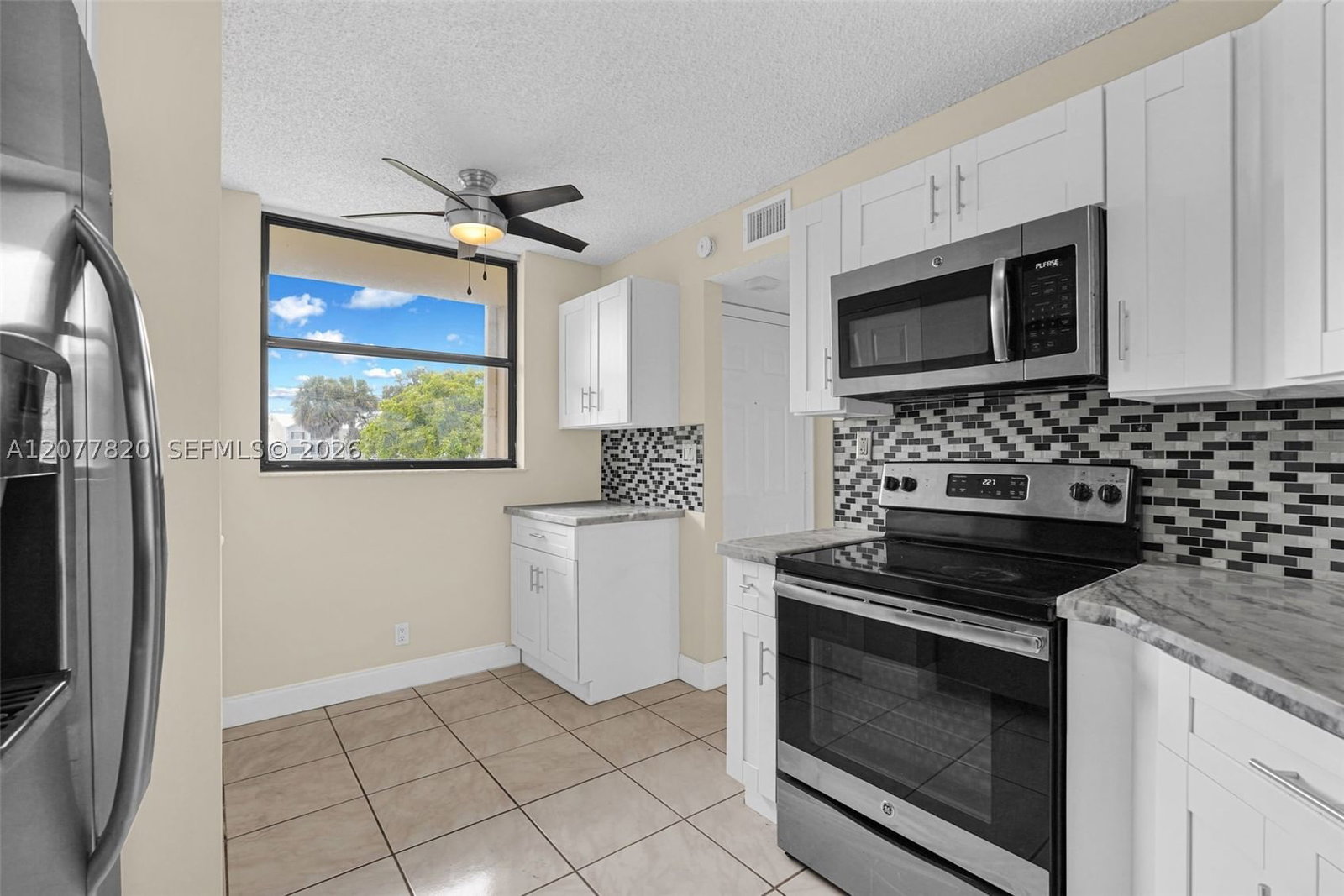 Real estate property located at 117 Lake Emerald Dr #204, Broward, Lake Emerald Condominium, Oakland Park, FL