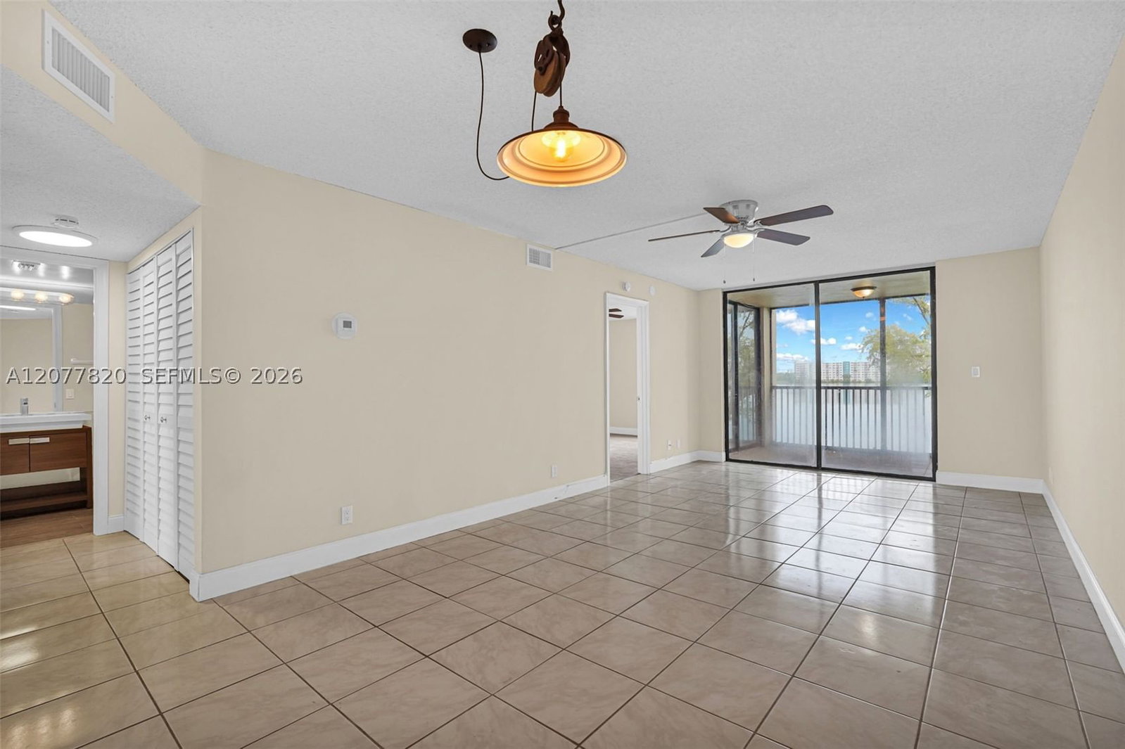 Real estate property located at 117 Lake Emerald Dr #204, Broward, Lake Emerald Condominium, Oakland Park, FL
