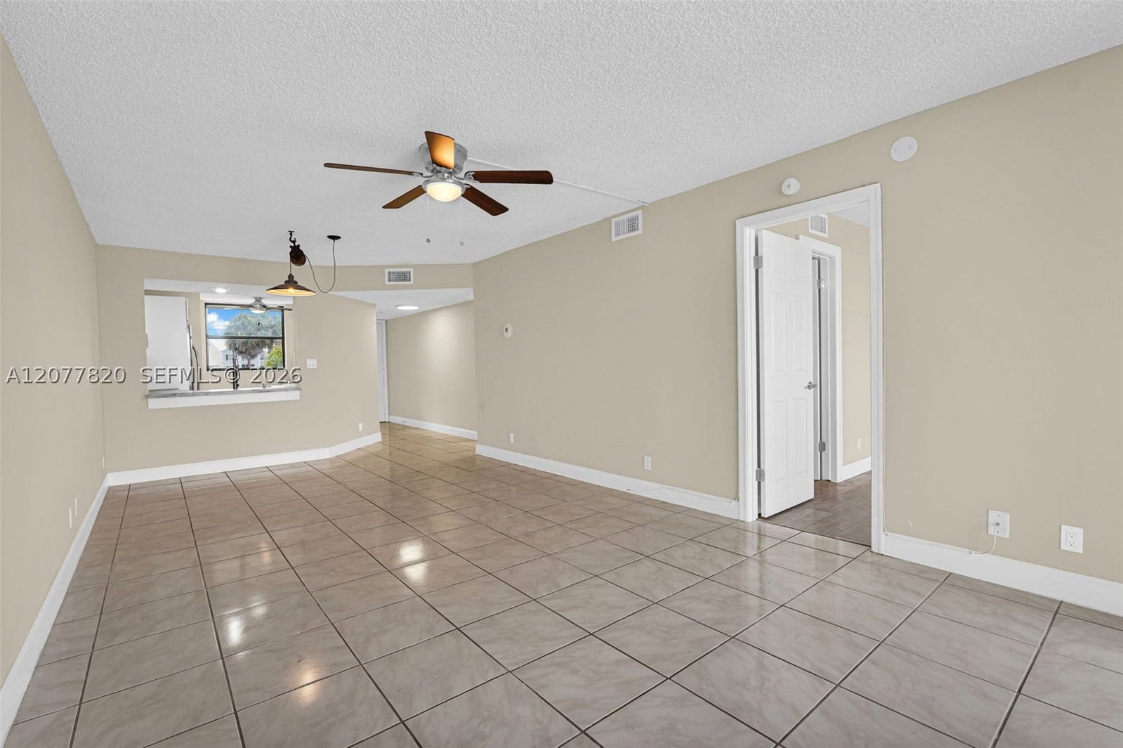 Real estate property located at 117 Lake Emerald Dr #204, Broward, Lake Emerald Condominium, Oakland Park, FL