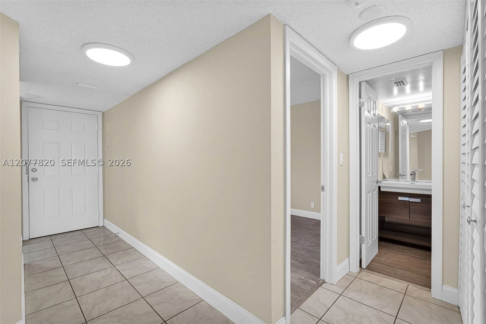 Real estate property located at 117 Lake Emerald Dr #204, Broward, Lake Emerald Condominium, Oakland Park, FL
