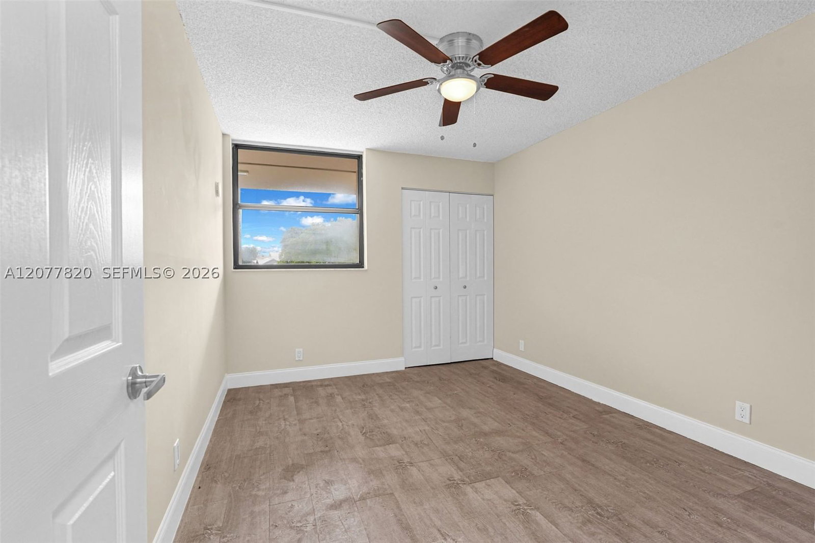 Real estate property located at 117 Lake Emerald Dr #204, Broward, Lake Emerald Condominium, Oakland Park, FL