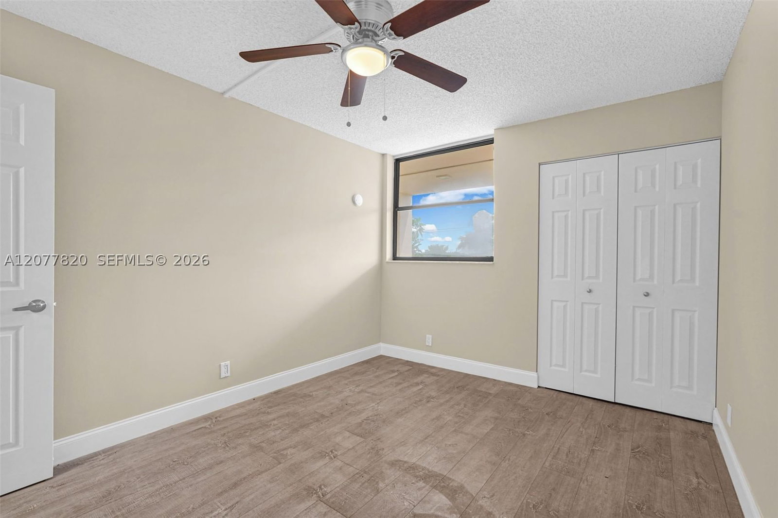 Real estate property located at 117 Lake Emerald Dr #204, Broward, Lake Emerald Condominium, Oakland Park, FL