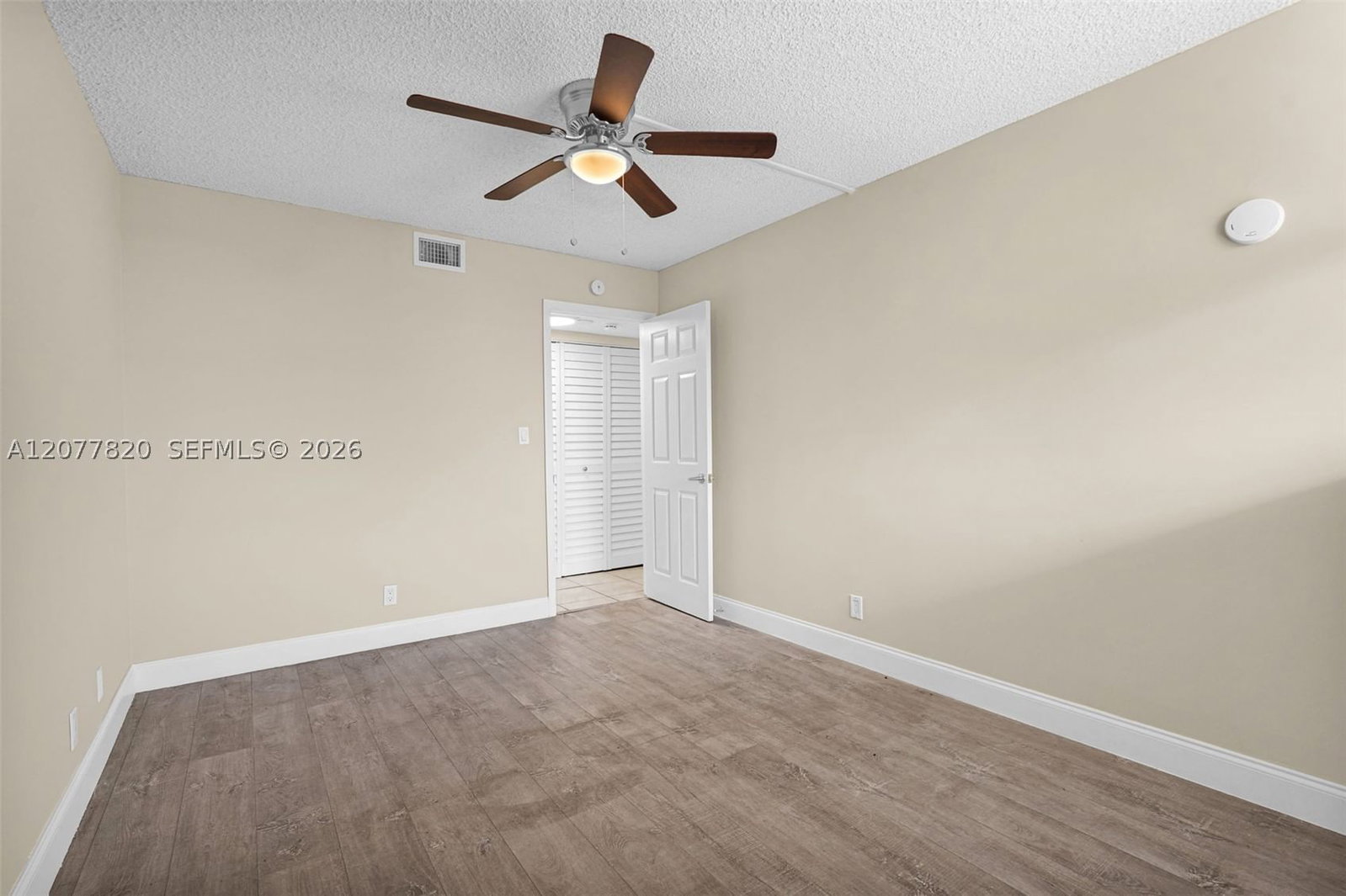 Real estate property located at 117 Lake Emerald Dr #204, Broward, Lake Emerald Condominium, Oakland Park, FL