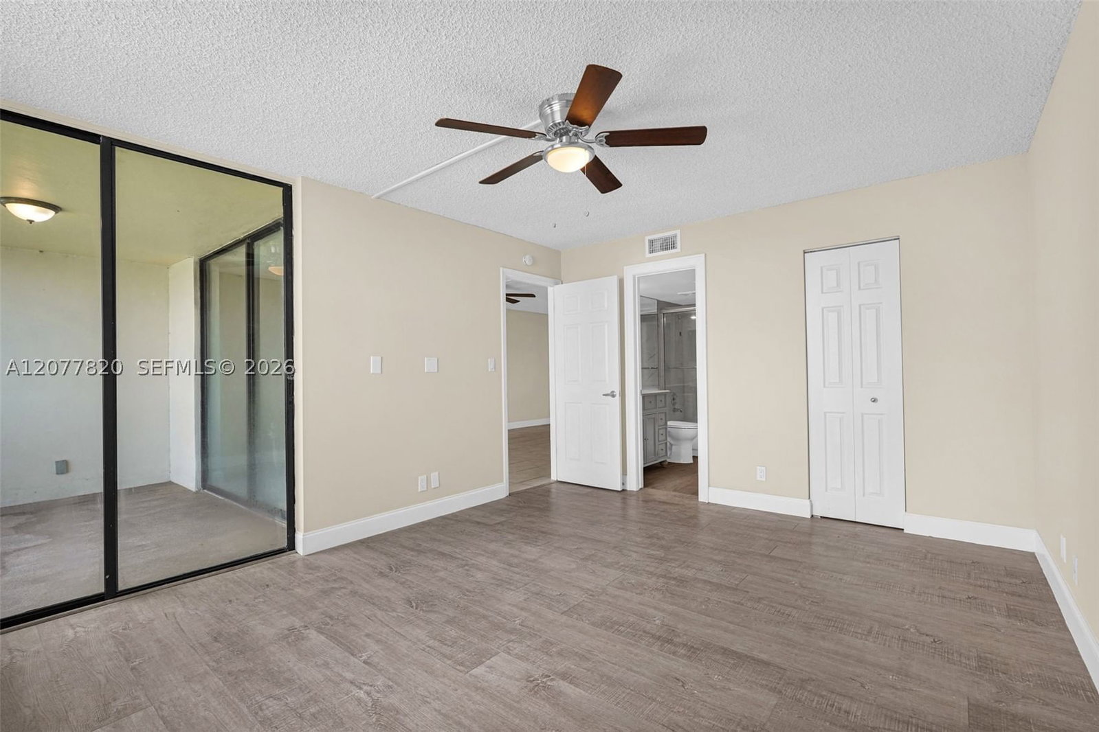 Real estate property located at 117 Lake Emerald Dr #204, Broward, Lake Emerald Condominium, Oakland Park, FL