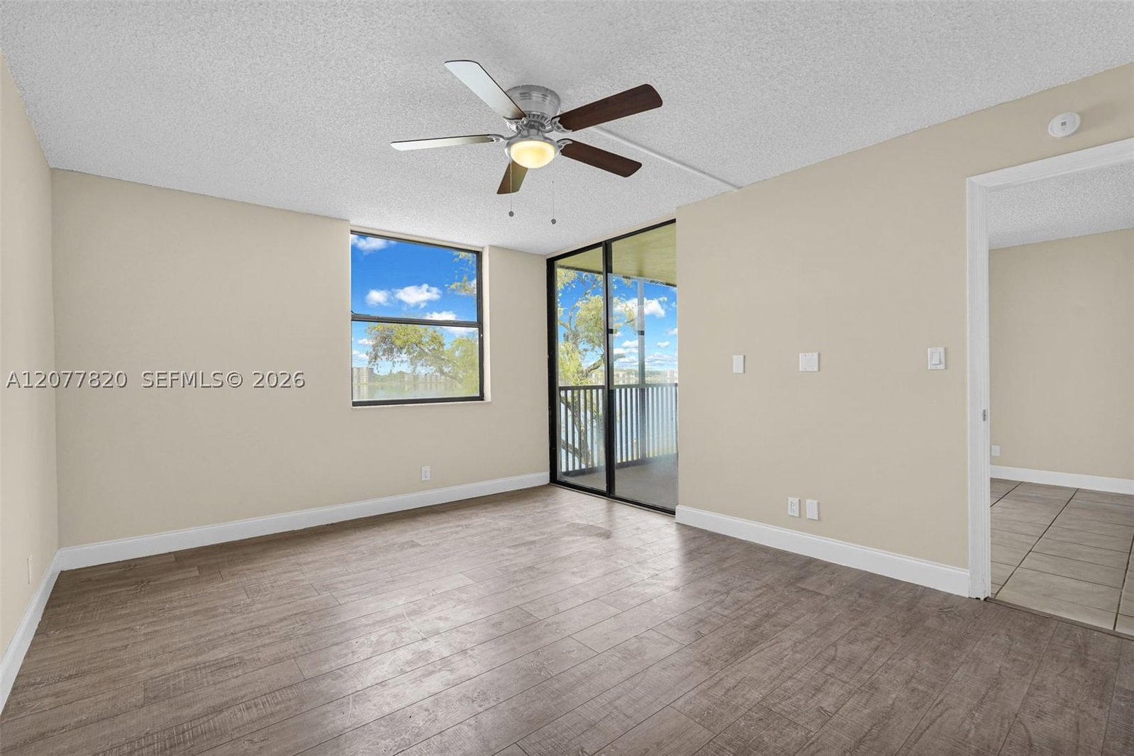 Real estate property located at 117 Lake Emerald Dr #204, Broward, Lake Emerald Condominium, Oakland Park, FL