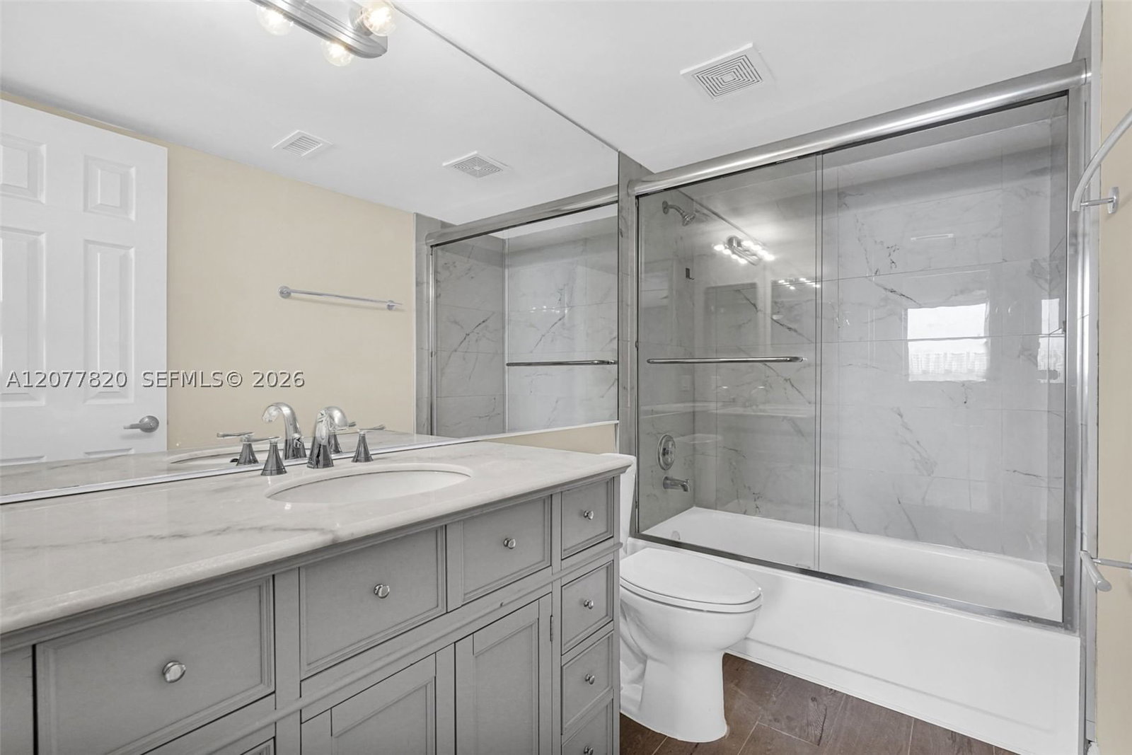 Real estate property located at 117 Lake Emerald Dr #204, Broward, Lake Emerald Condominium, Oakland Park, FL