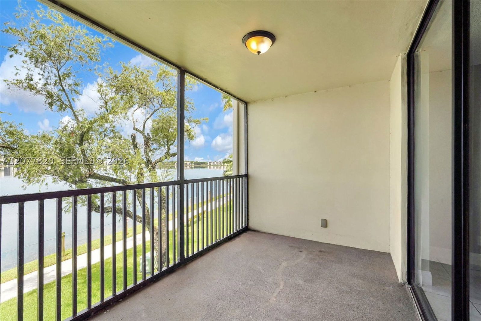 Real estate property located at 117 Lake Emerald Dr #204, Broward, Lake Emerald Condominium, Oakland Park, FL