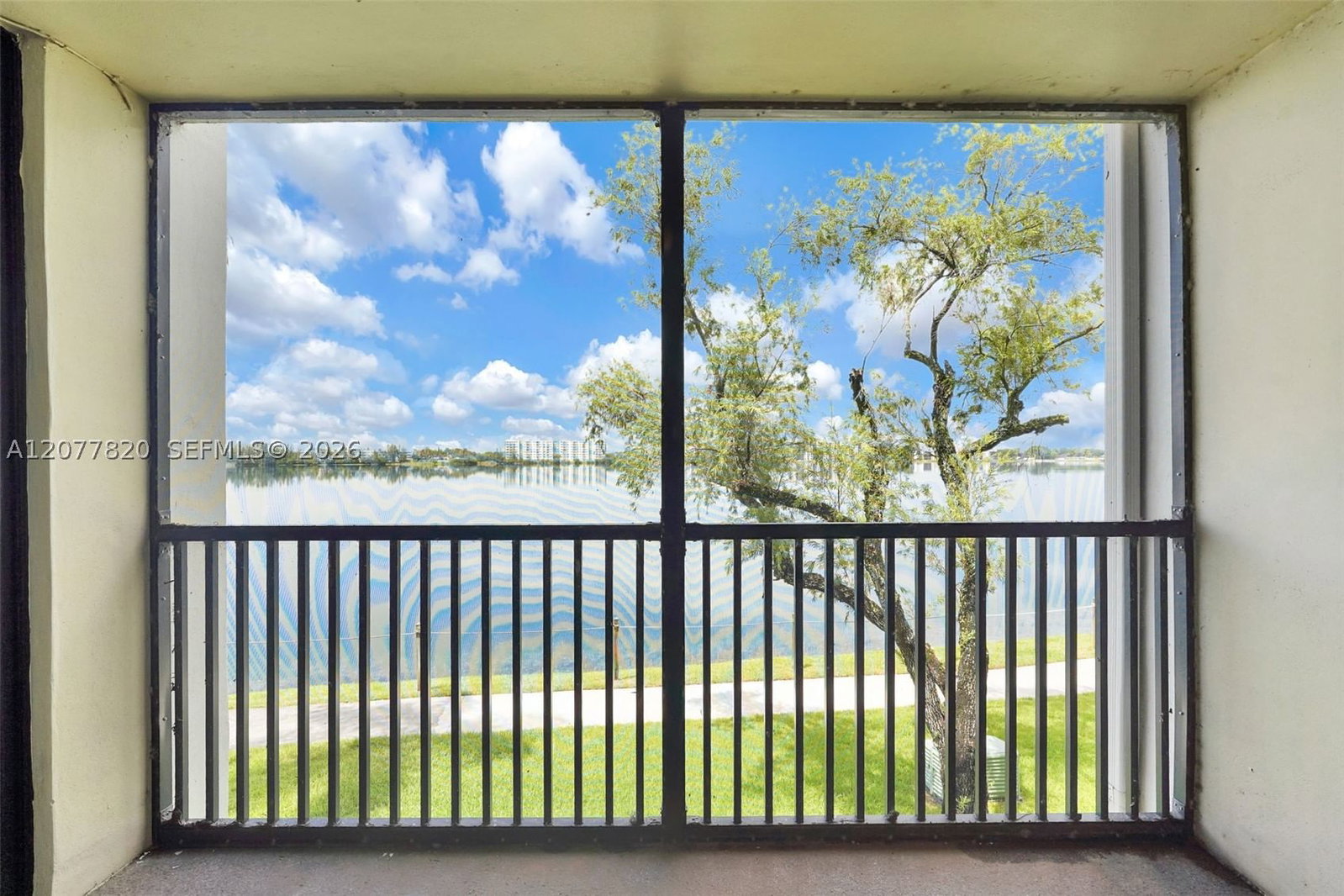 Real estate property located at 117 Lake Emerald Dr #204, Broward, Lake Emerald Condominium, Oakland Park, FL