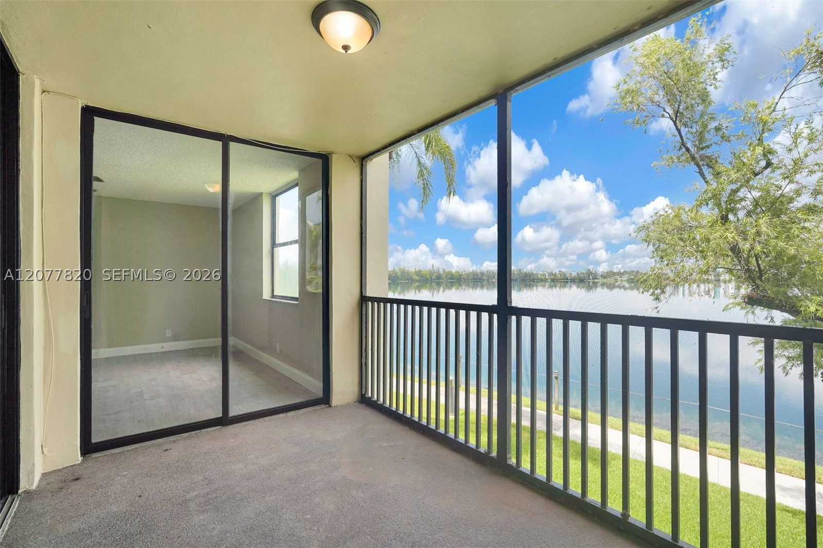 Real estate property located at 117 Lake Emerald Dr #204, Broward, Lake Emerald Condominium, Oakland Park, FL
