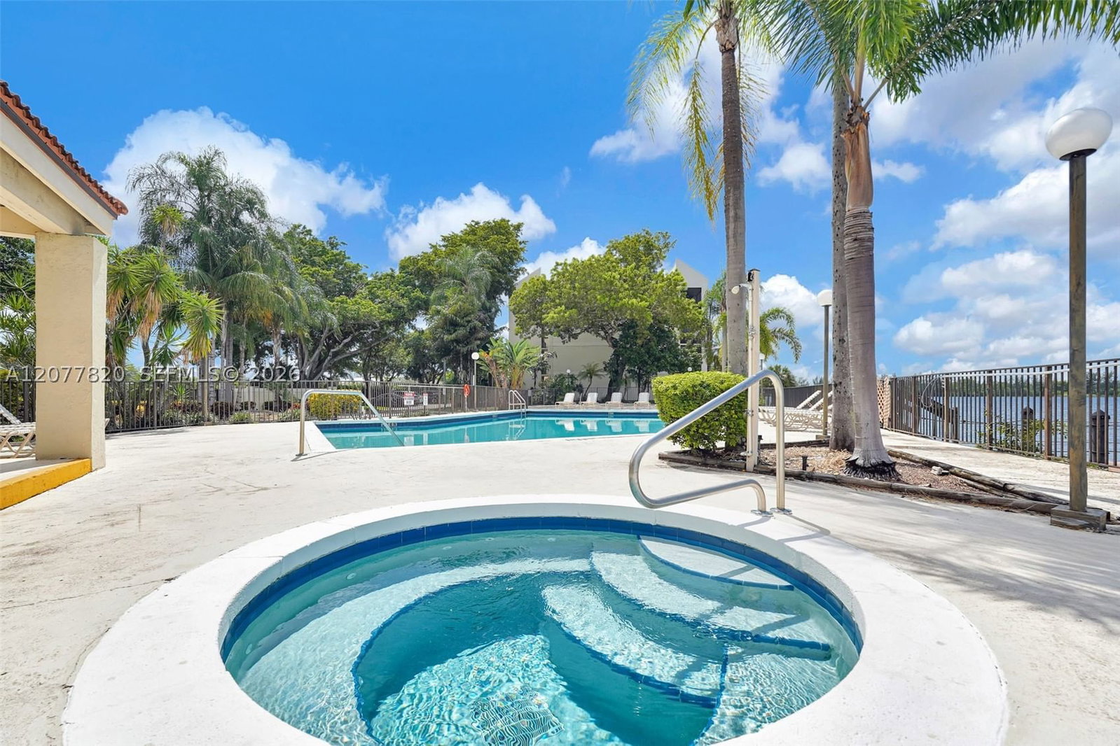 Real estate property located at 117 Lake Emerald Dr #204, Broward, Lake Emerald Condominium, Oakland Park, FL