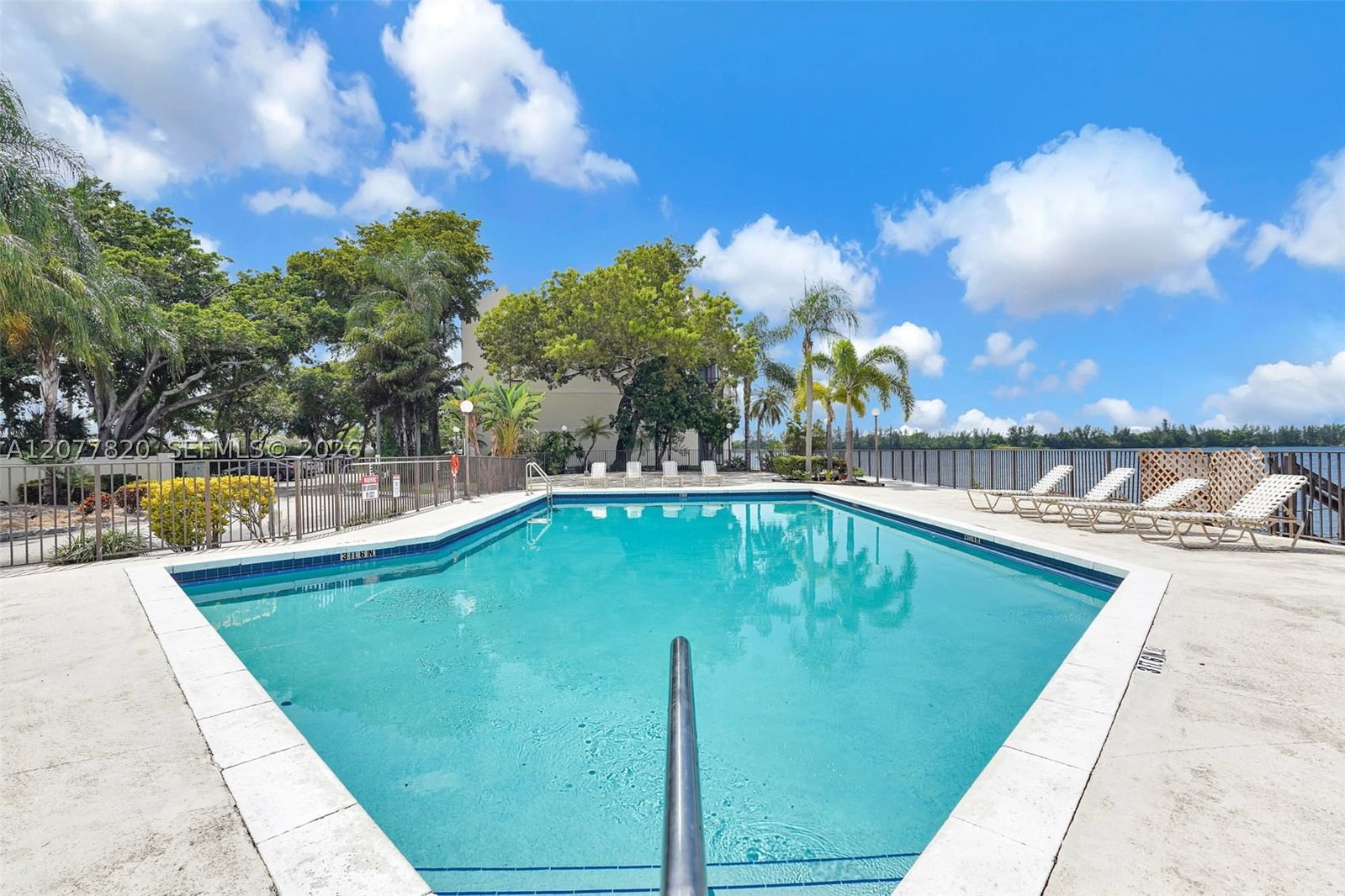 Real estate property located at 117 Lake Emerald Dr #204, Broward, Lake Emerald Condominium, Oakland Park, FL