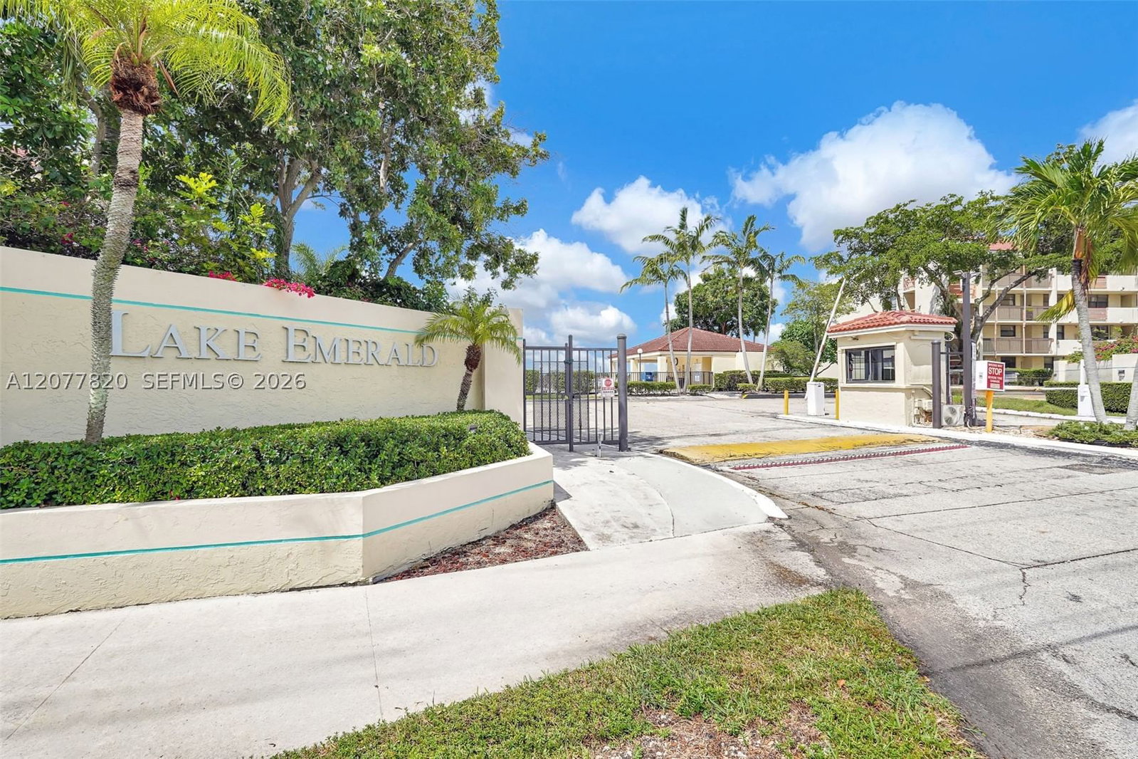 Real estate property located at 117 Lake Emerald Dr #204, Broward, Lake Emerald Condominium, Oakland Park, FL