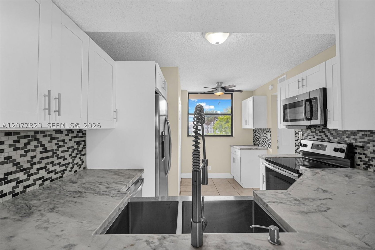 Real estate property located at 117 Lake Emerald Dr #204, Broward, Lake Emerald Condominium, Oakland Park, FL