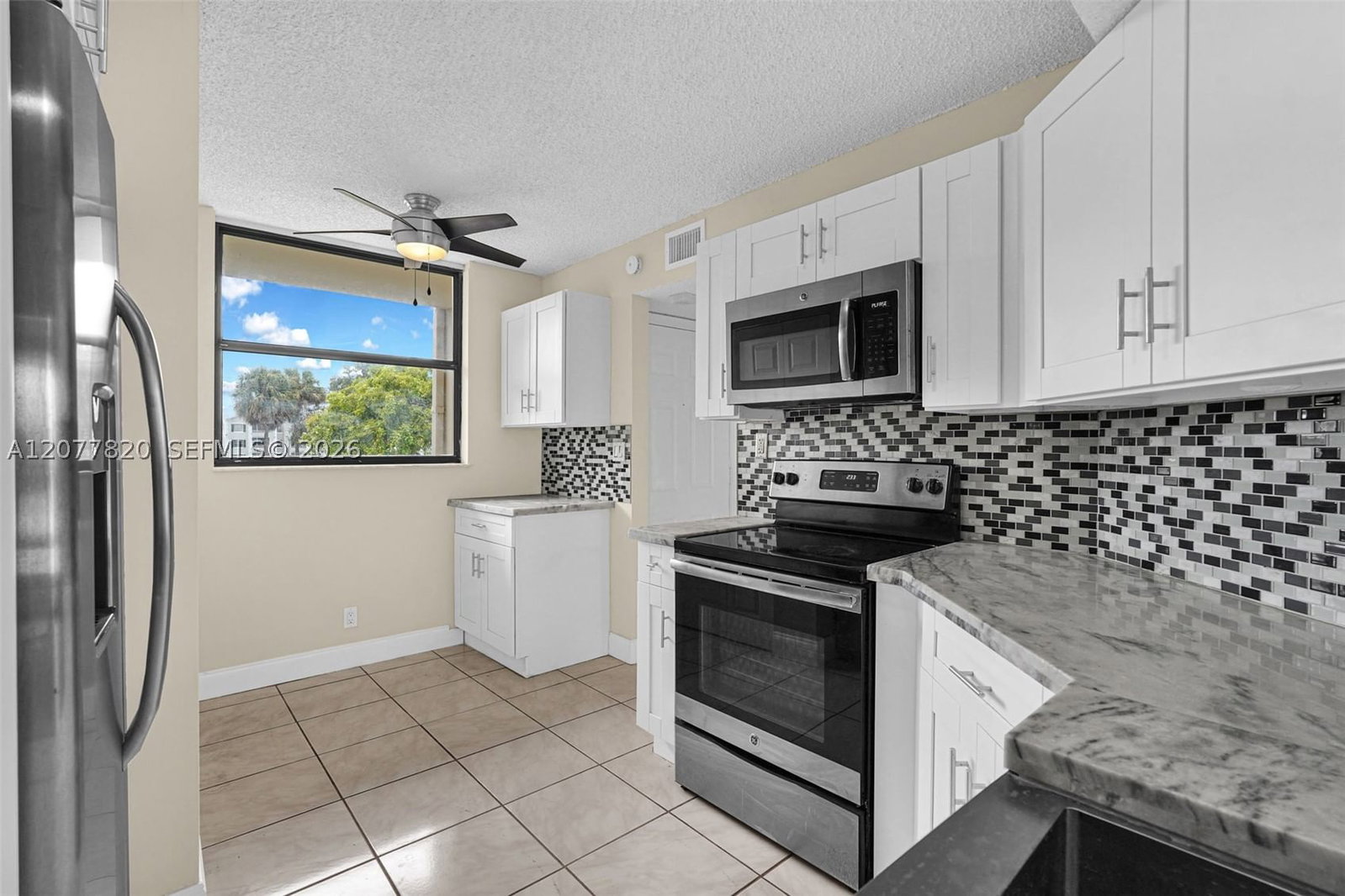 Real estate property located at 117 Lake Emerald Dr #204, Broward, Lake Emerald Condominium, Oakland Park, FL