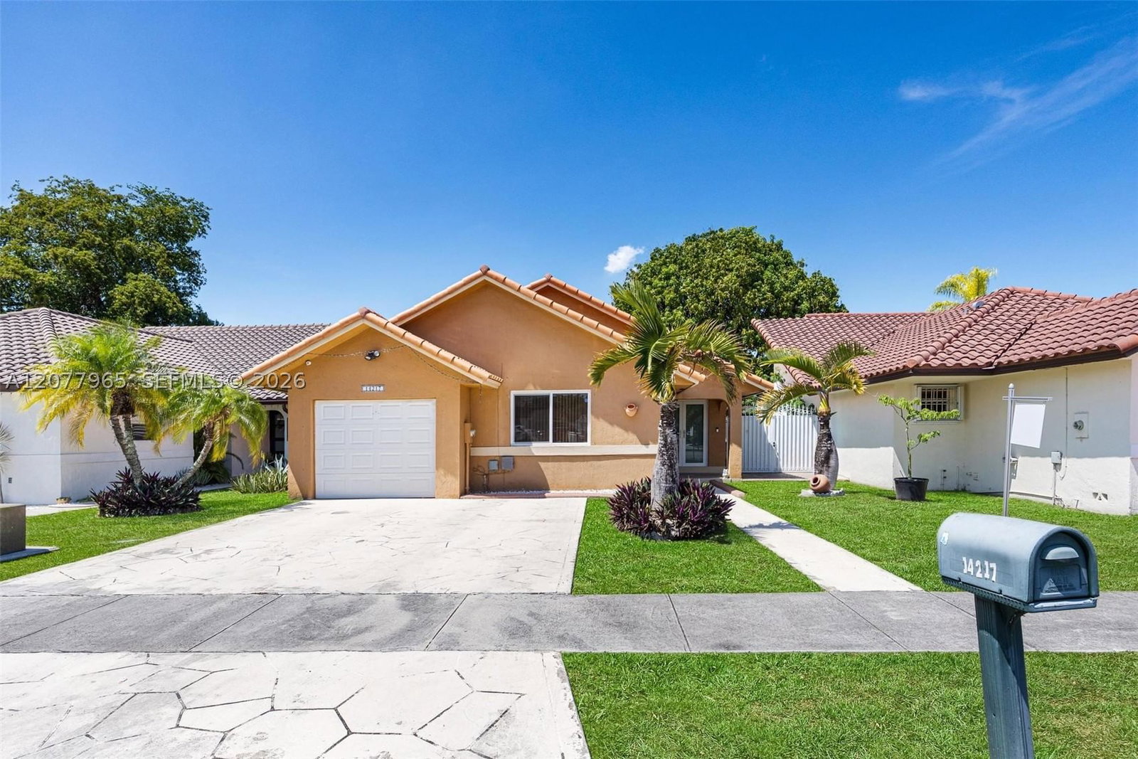 Real estate property located at 14217 102nd St, Miami-dade, Kendale Best No 2, Miami, FL