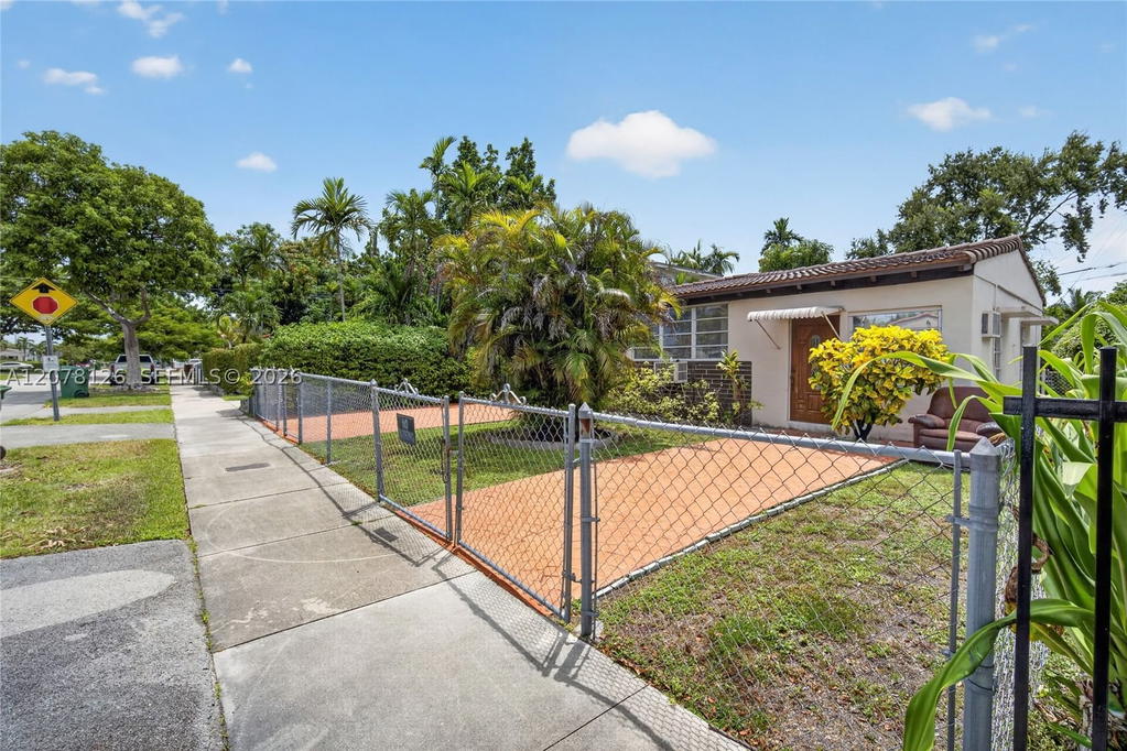 Real estate property located at 4940 5th Ter, Miami-dade, Trail Granada Addn, Miami, FL