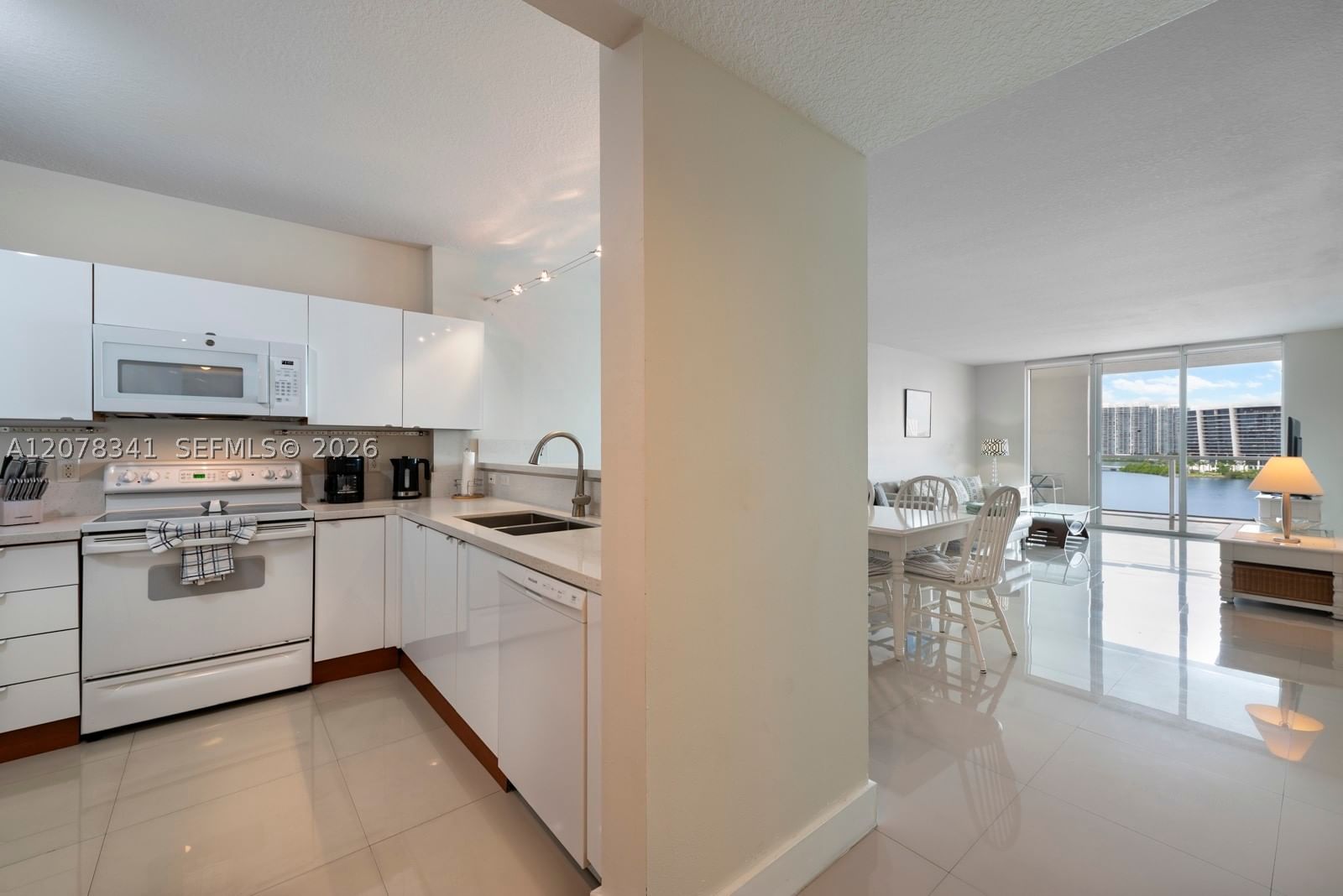 Real estate property located at 18100 Bay Rd #1009, Miami-dade, Marina Bay Club Condo Hot, Sunny Isles Beach, FL
