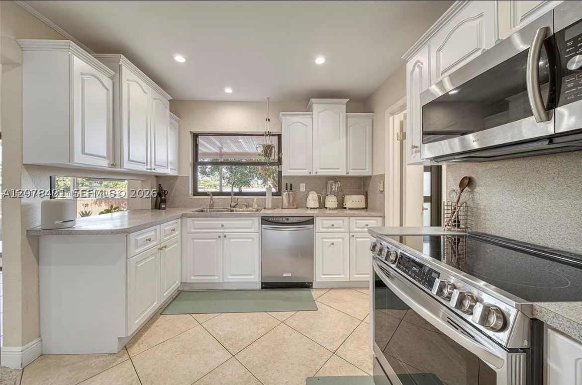 Real estate property located at 13267 9th Ln, Miami-dade, Tamiami Lakes Sec 5, Miami, FL