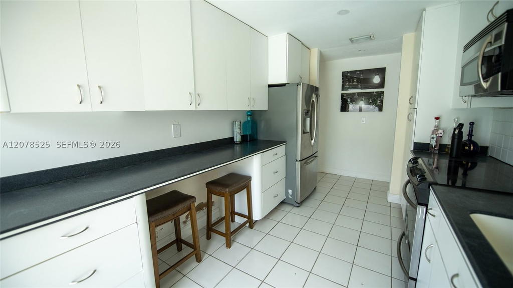 Real estate property located at 14045 103rd Ter, Miami-dade, Royal Glen, Miami, FL