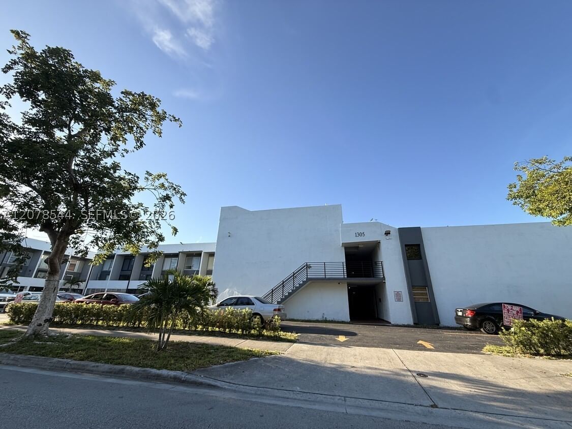 Real estate property located at 1305 46th St #108, Miami-dade, Bellavista Gardens Condo, Hialeah, FL