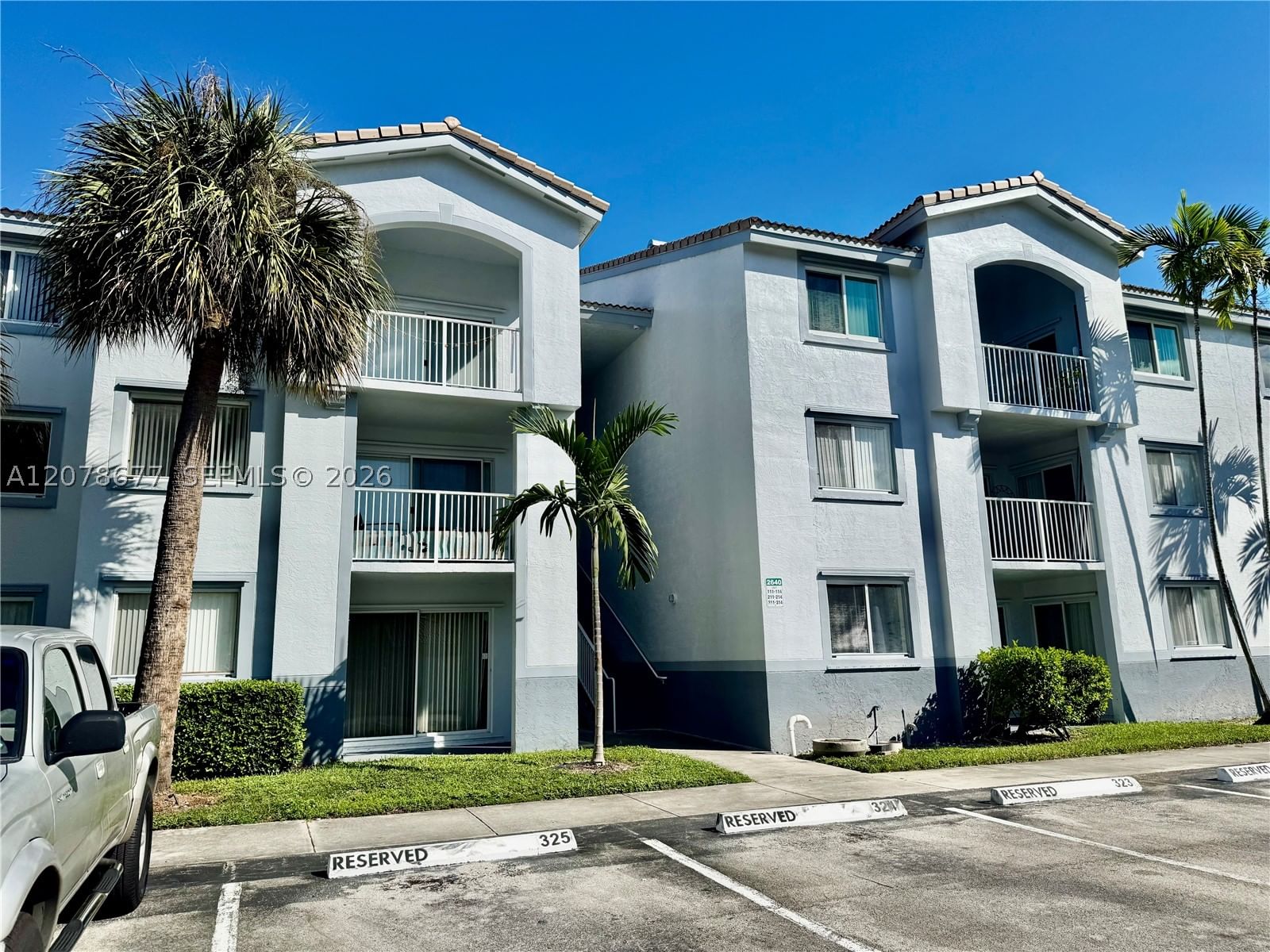 Real estate property located at 2640 University Dr #113, Broward, Royal Grand Condo, Davie, FL