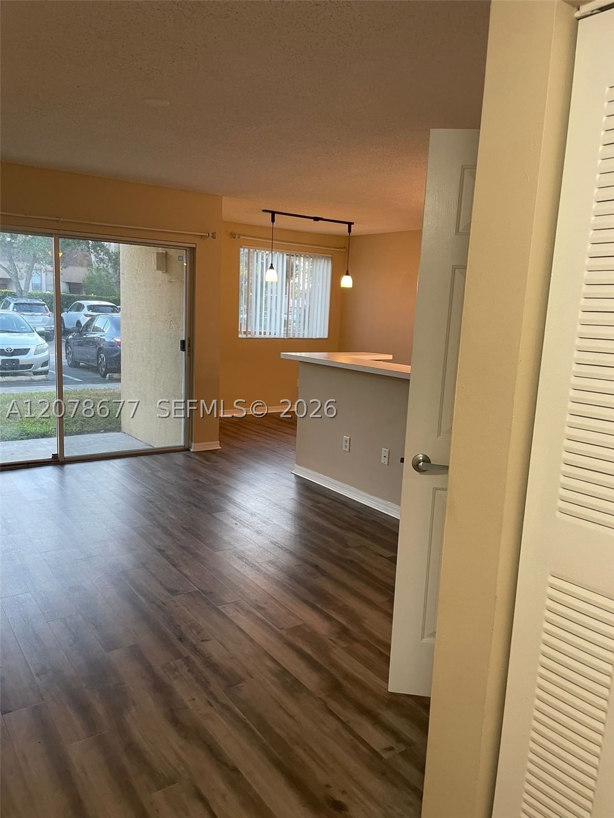 Real estate property located at 2640 University Dr #113, Broward, Royal Grand Condo, Davie, FL