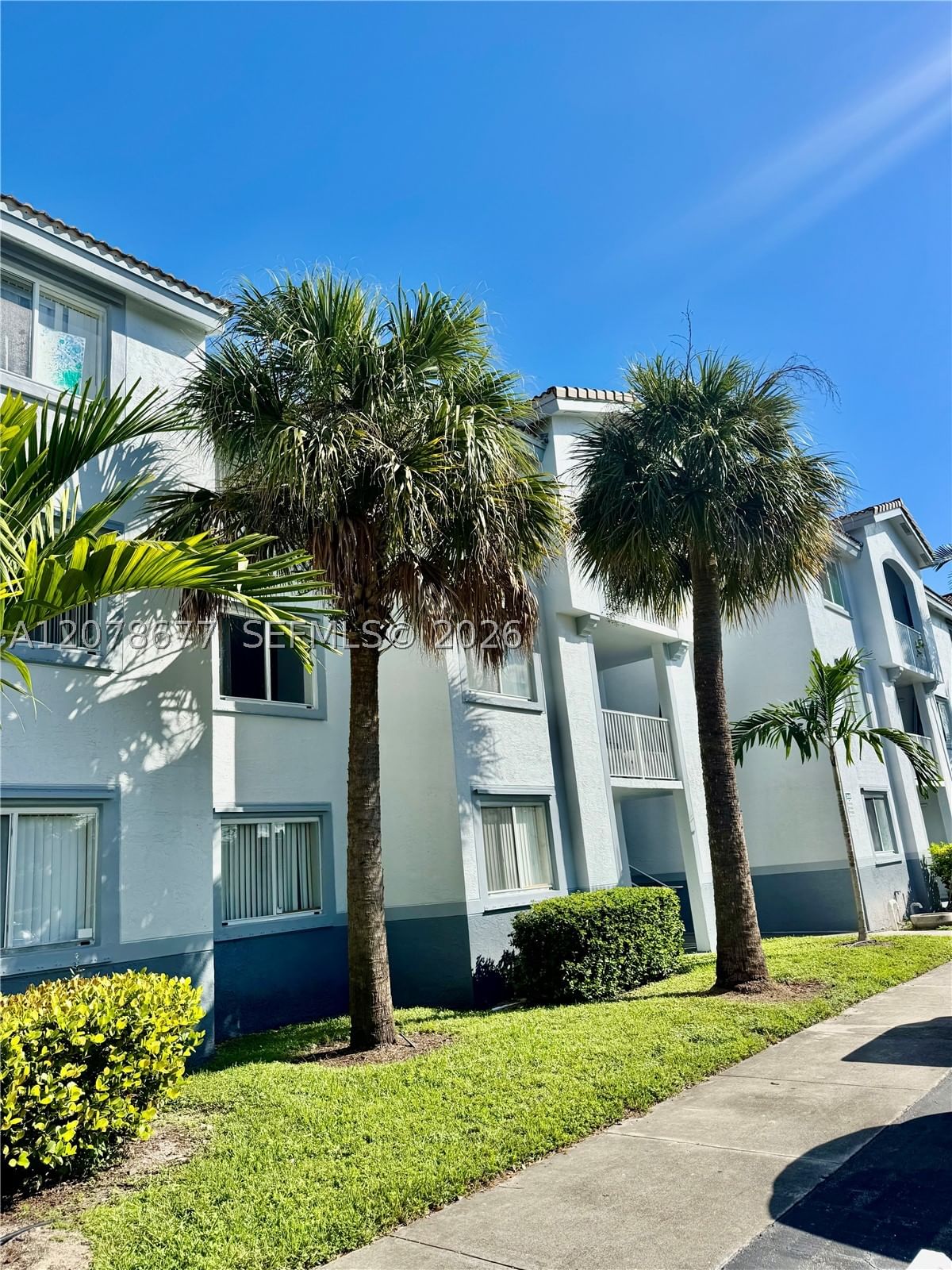 Real estate property located at 2640 University Dr #113, Broward, Royal Grand Condo, Davie, FL