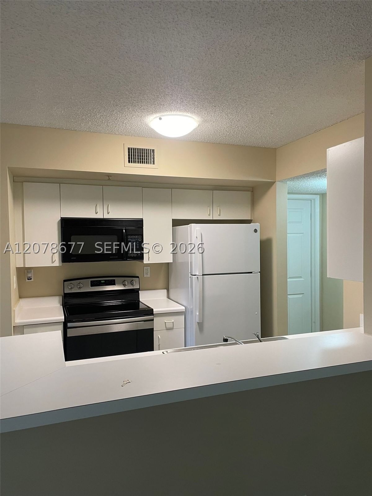 Real estate property located at 2640 University Dr #113, Broward, Royal Grand Condo, Davie, FL