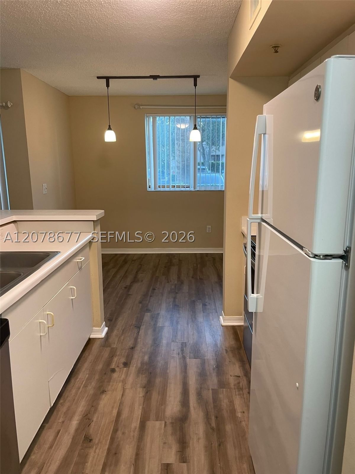 Real estate property located at 2640 University Dr #113, Broward, Royal Grand Condo, Davie, FL