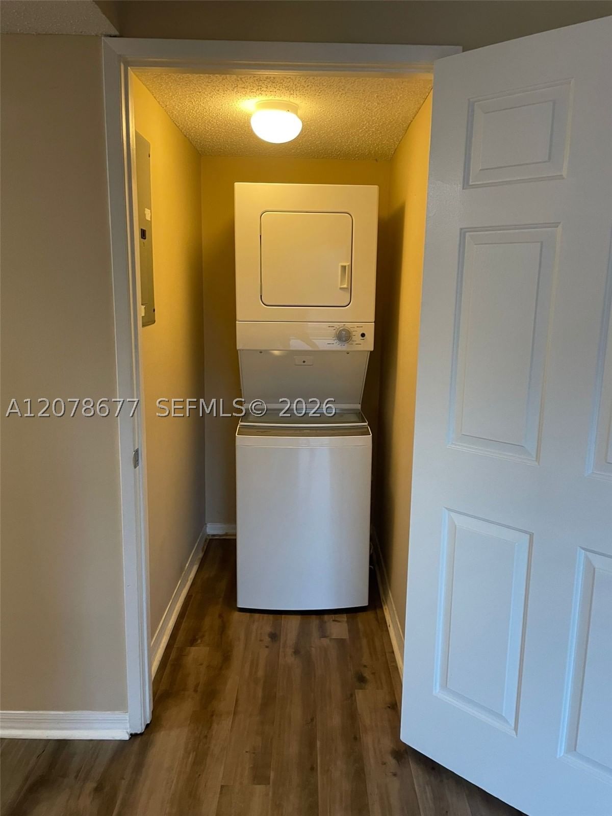 Real estate property located at 2640 University Dr #113, Broward, Royal Grand Condo, Davie, FL