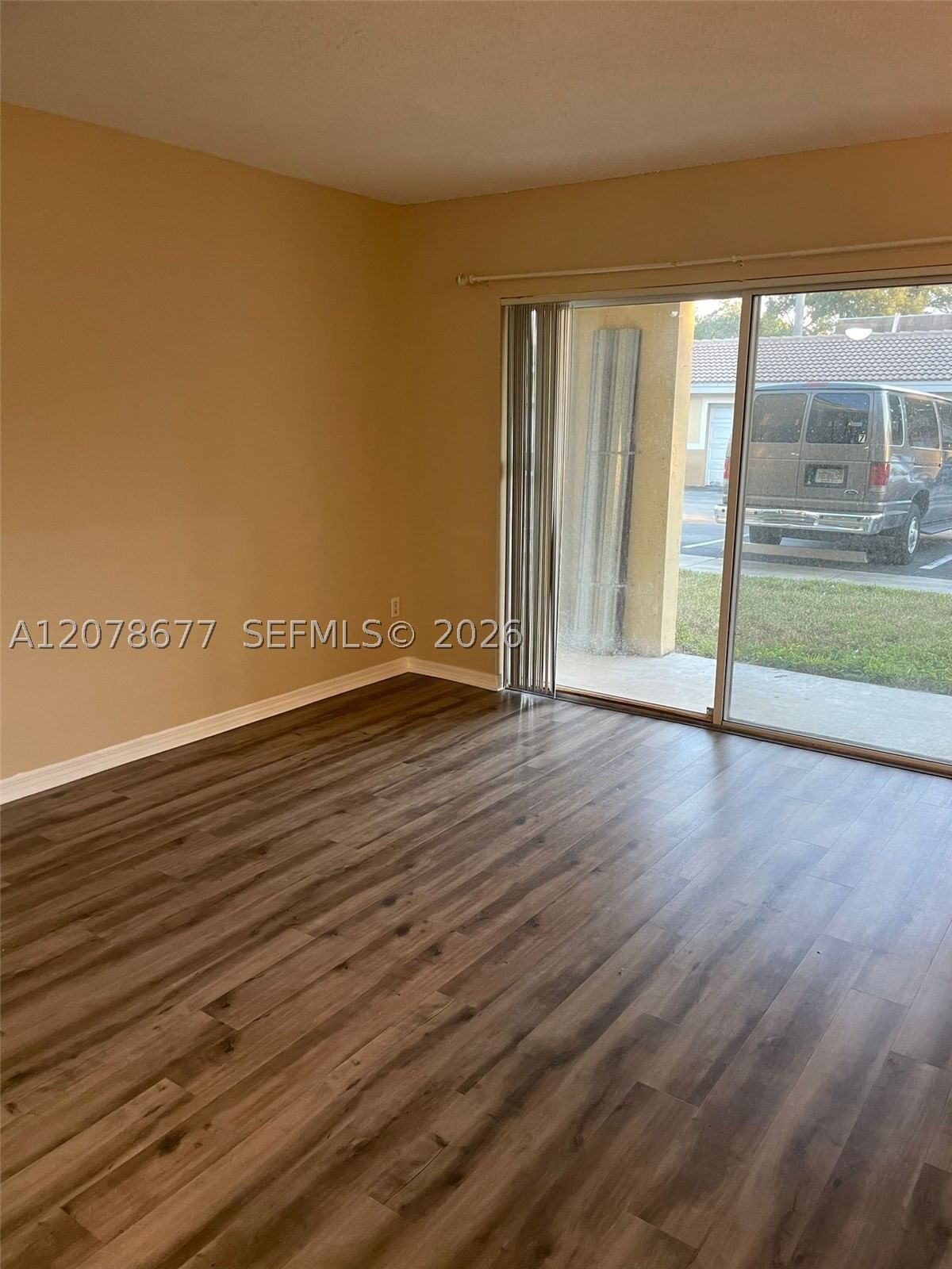Real estate property located at 2640 University Dr #113, Broward, Royal Grand Condo, Davie, FL