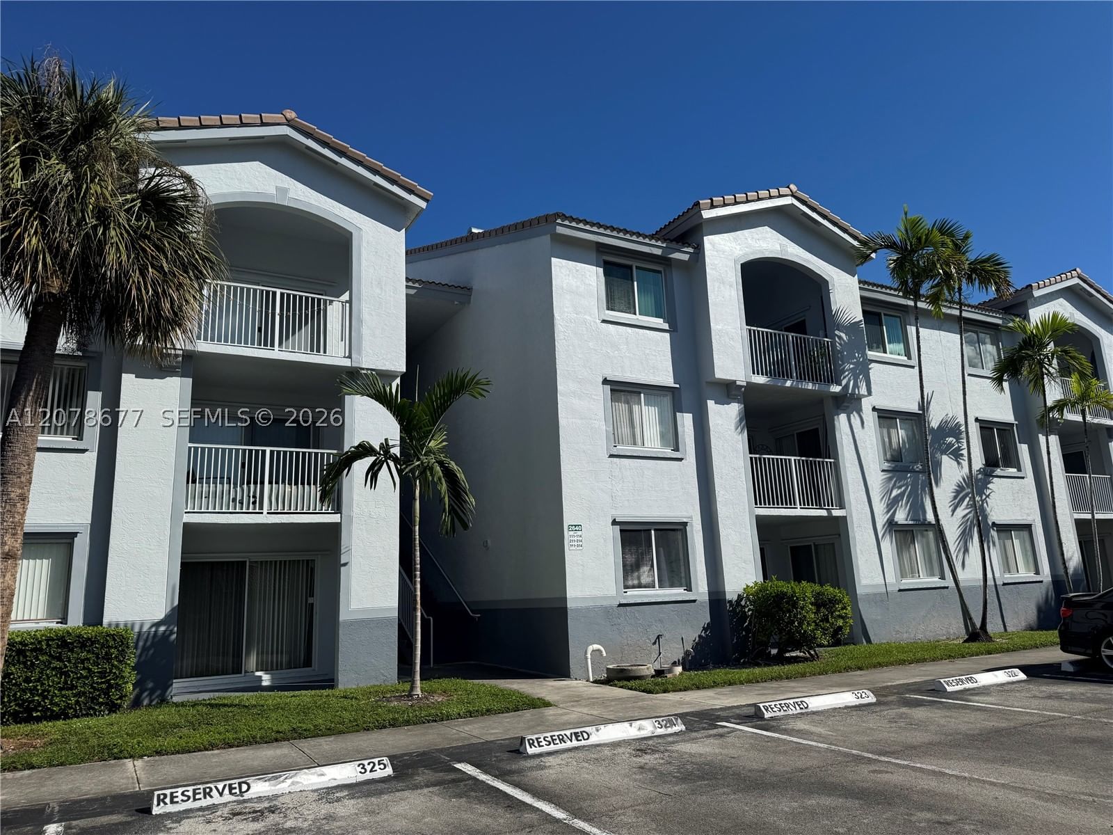 Real estate property located at 2640 University Dr #113, Broward, Royal Grand Condo, Davie, FL