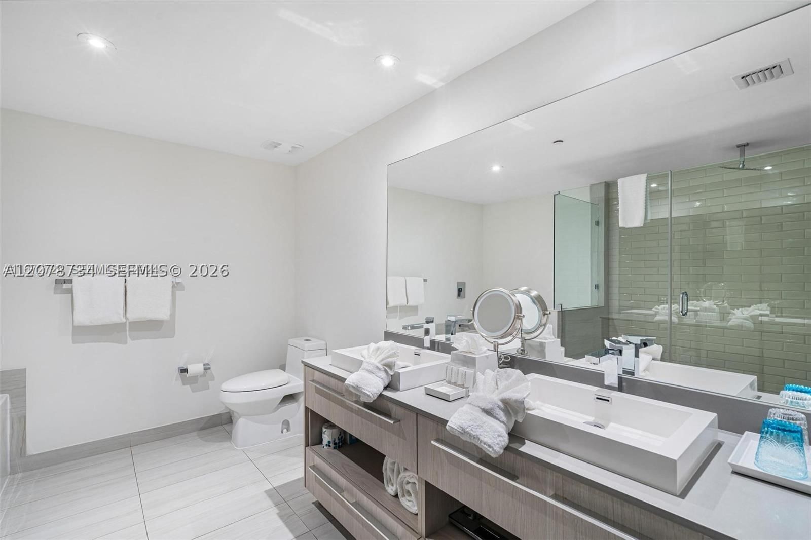 Real estate property located at 4010 Ocean Dr R2507, Broward, 4010 South Ocean Condo, Hollywood, FL