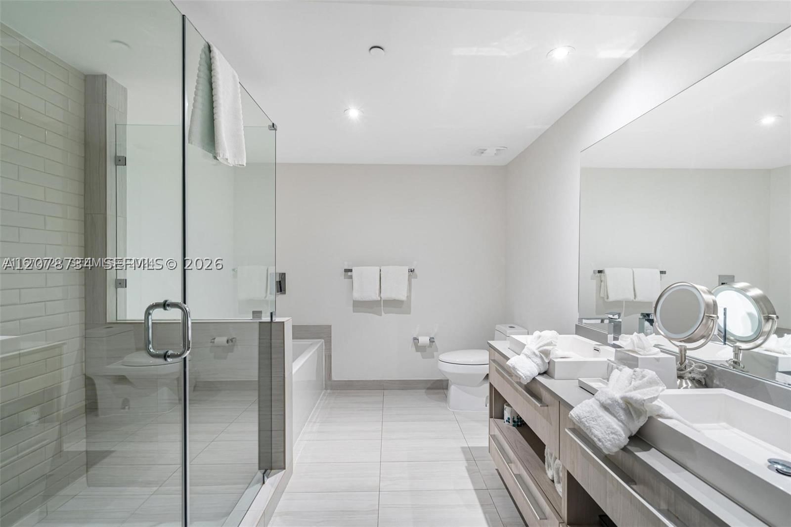 Real estate property located at 4010 Ocean Dr R2507, Broward, 4010 South Ocean Condo, Hollywood, FL