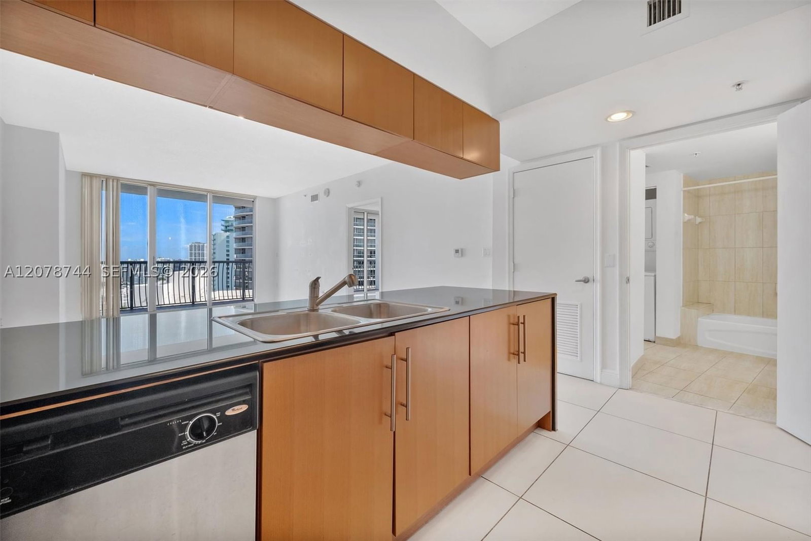 Real estate property located at 1750 Bayshore Dr #4011, Miami-dade, Opera Tower Condo, Miami, FL