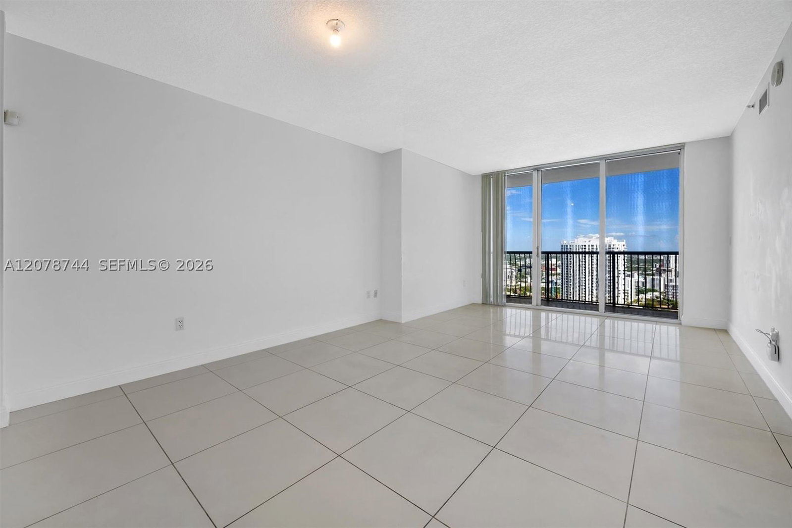 Real estate property located at 1750 Bayshore Dr #4011, Miami-dade, Opera Tower Condo, Miami, FL